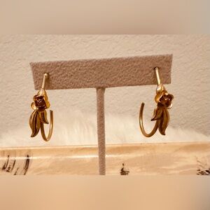 Elegant Vintage Gold-tone Floral Hoop Earrings